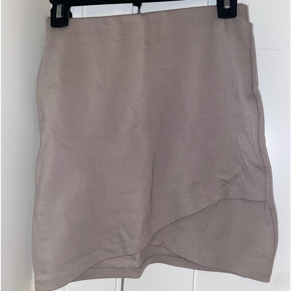 Aritzia Pencil Skirt - Picture 2 of 2